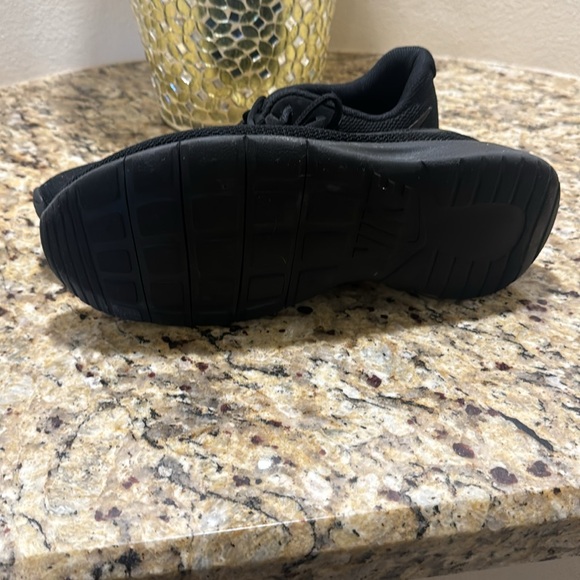 Nike Black Womens Running Shoes size 7Y/9W - Picture 3 of 4